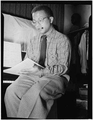 Billy_Strayhorn,_New_York,_N.Y.,_between_1946_and_1948_(William_P._Gottlieb_08211).jpg